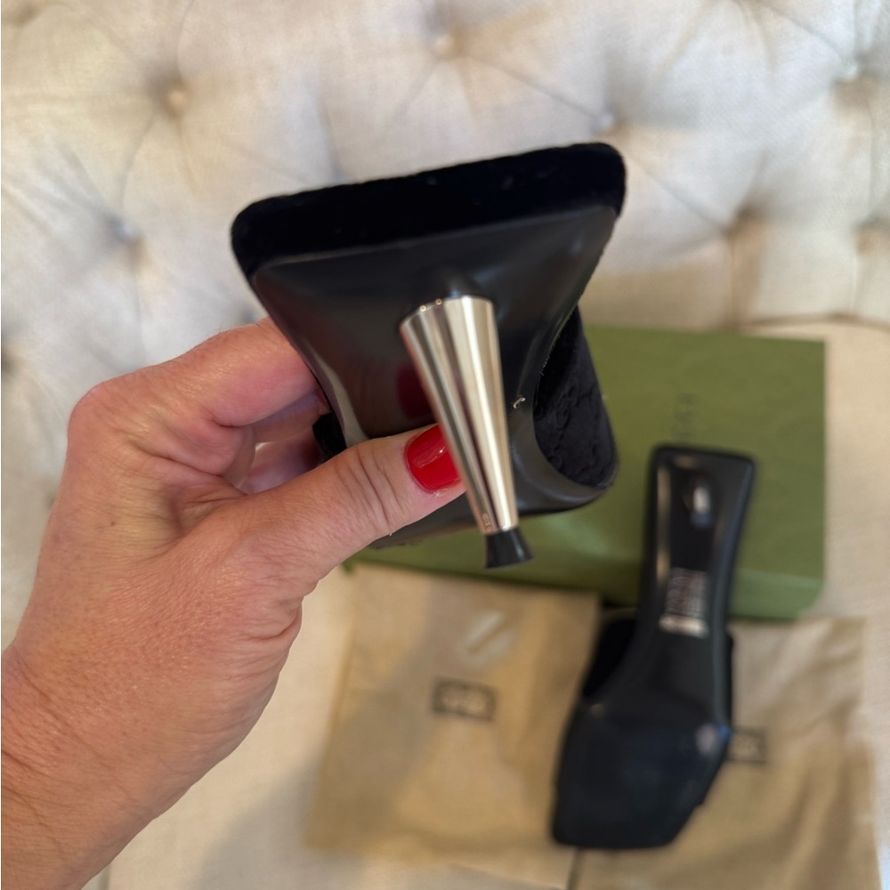 Auth. Gucci GG Monogram Velvet Bow Sandals - Picture 5 of 11